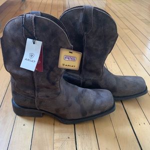NWT Ariat Rambler Boots - Antiqued Grey